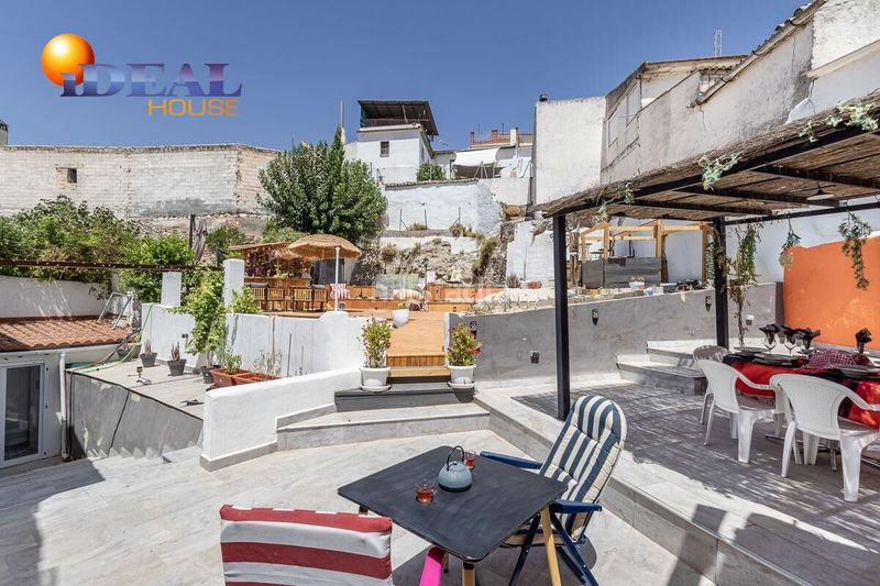 Foto c63c7e29-df9b-4545-91a0-6d8f41a40a9f. Casa amb aparcament a Moclín