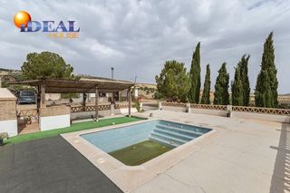 Chalet in Santa Cruz del Comercio. Encantadora villa de campo con piscina, 34.085 m2 de terreno y v
