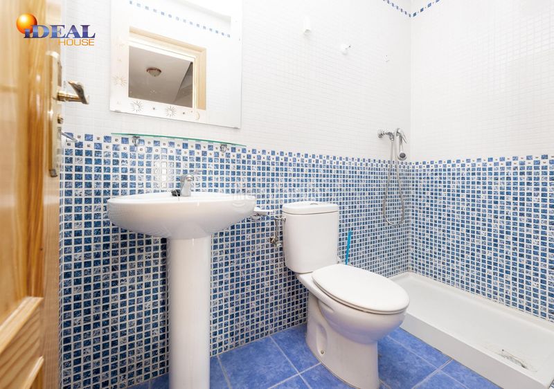 Foto 46a59d68-9644-4a72-b9cc-90a62bdfe0ea. Casa adossada amb aparcament a San Antón Armilla