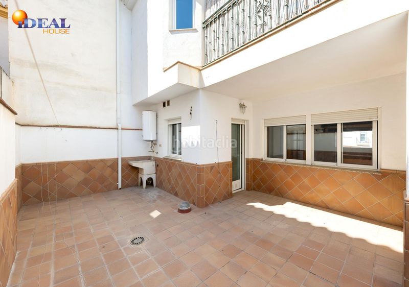 Foto 4e28d9e1-d3ae-4a01-aa99-2a4f98c14957. Casa adossada amb aparcament a San Antón Armilla