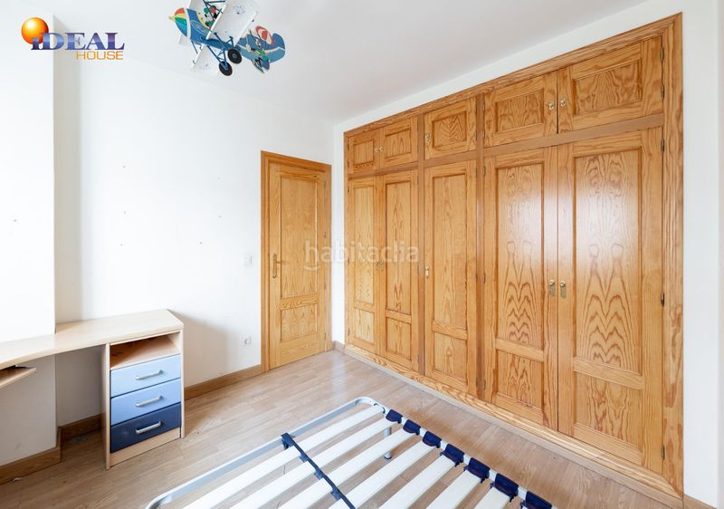 Foto fb0945ac-a309-4586-ab91-150e1f834bc2. Casa adossada amb aparcament a San Antón Armilla