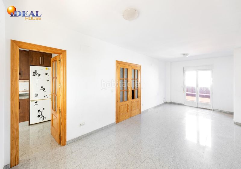 Foto fee83373-7b7e-4ce3-9bd1-6f9076376792. Casa adossada amb aparcament a San Antón Armilla
