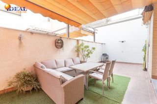 Casa adossada  Calle espinela 18. Pareada en urbanización la joya