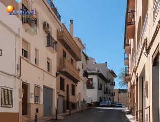Casa a Lanjarón. Casa con garaje en el centro de lanjarón