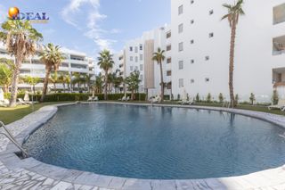 Appartamento in Playa de Granada. Piso con gran terraza y vistas al campo de golf
