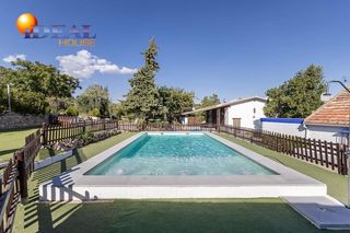 Chalet à Íllora. Negocio consolidado de eventos y alojamiento turístico en una es