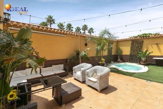 Chalet  18 calle moctezuma. Espectacular casa con piscina a 15 minutos de la playa