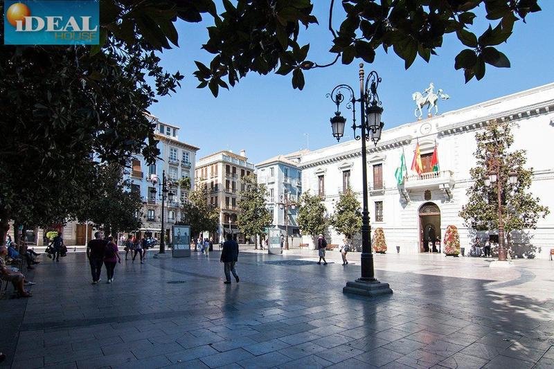 Foto c2886fb0-adbc-41b3-864a-664fdf5acfe0. Parking coche a5931j6. aparcamiento. www.idealhouse.es en Granada