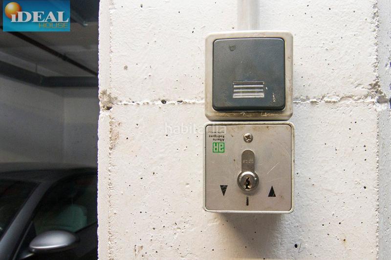 Foto f9cf8dab-1d75-4651-8ebe-0c5c58e72064. Parking coche a5931j6. aparcamiento. www.idealhouse.es en Granada