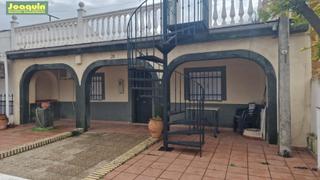 Maison à Almodóvar del Río. Casa con terreno en la zona de los mochos