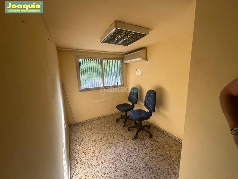 Foto 413d5fa9-7456-4e2b-bc3e-ec79fa4f1a25. Alquiler local comercial gran local haciendo esquina en fleming en Córdoba