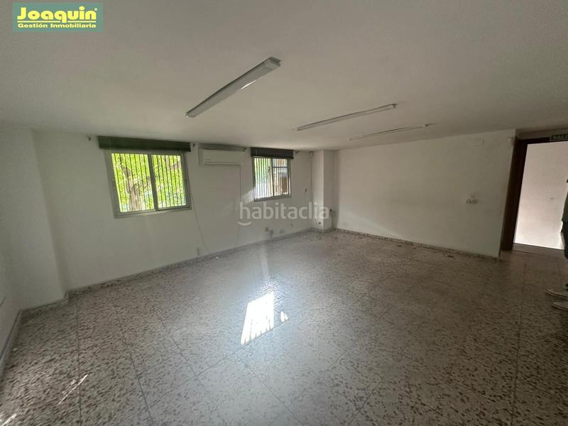 Foto d8969532-df21-4b88-9fff-2371c46a7300. Alquiler local comercial gran local haciendo esquina en fleming en Córdoba