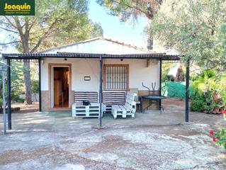 Mas à Las Jaras. Parcela rústica con pequeña casita