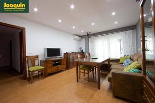 Appartamento in Santa Rosa - Valdeolleros. Gran piso en la zona de santa rosa.