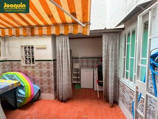 Pis en Vi�uela - Rescatado. Piso con dos patios para entrar a vivir