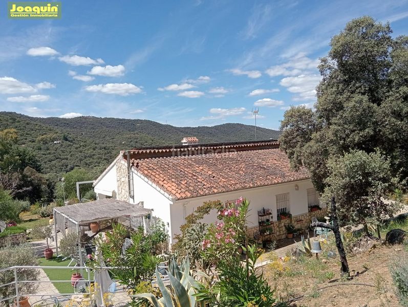 Foto af34f046-c9fd-4e5a-84af-a7cc34930344. Masia amb aparcament piscina a Villaharta