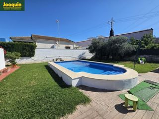 Xalet en Alcolea. Parcela en las quemadillas con piscina