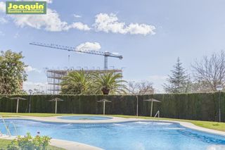 Lloguer Pis a Arroyo del Moro - Noreña. Piso vpo. con piscina y garaje. no tiene terraza ni patio.