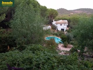 Casa in Las Jaras. En las jaras parcela con piscina y dos viviendas independientes