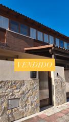 Casa adossada a Parque Manuel de Vega-Carretera de Ugena. Casa chalet con muchas mejoras