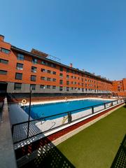 Pis a Calle de nicolás fuster 4. Piso en venta con piscina y parque infantil