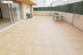 Rent Penthouse in Cas Capiscol. Atico con terraza en planta ubicado cerca de general riera y car