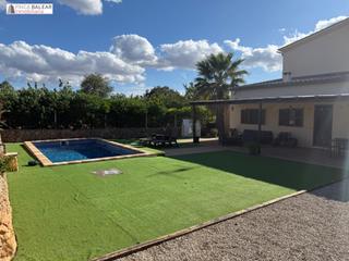 Rent House in Algaida. Casa adosada con terraza, piscina y espacio para varios caballos