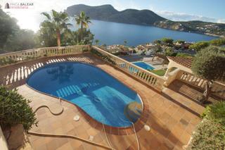 Xalet a Es Camp de Mar. Villa de lujo con piscina y vistas frontales al mar en camp de m