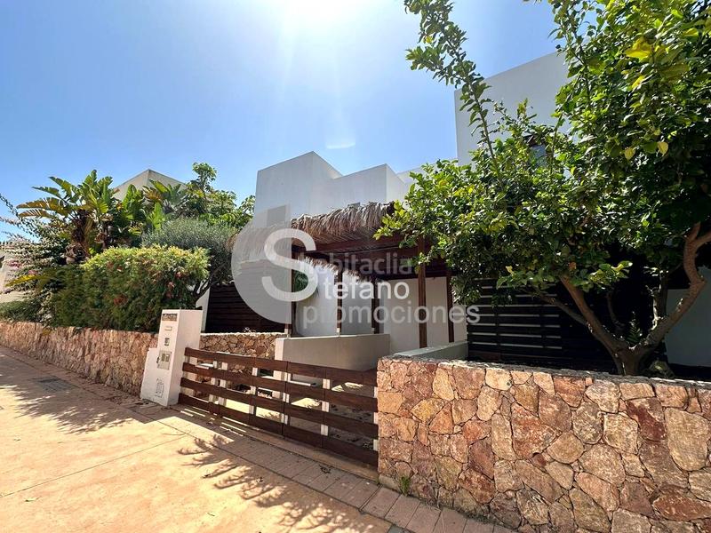 Foto fc6d77a4-60a7-4581-b044-f51de2b38e46. Lloguer casa aparellada amb calefacció piscina a Níjar