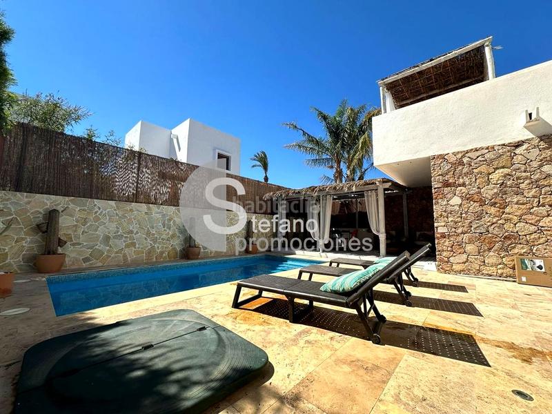 Foto 8b0b7253-f7c9-4564-857b-dda6c424ce4f. Rent towny house with heating pool in Rodalquilar - La Isleta Níjar