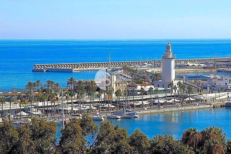 Foto ce611141-528b-4c74-9f40-1d827f48a264. Planta baixa amb calefacció piscina a La Malagueta - Monte Sancha Málaga