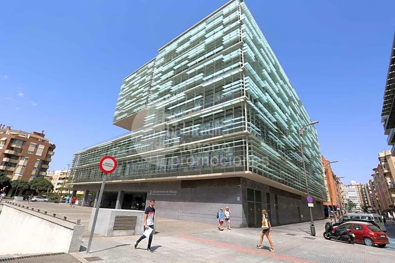 Foto 35c4b1b4-7179-4e73-bdd2-f7ce5d28d9f1. Àtic amb calefacció aparcament piscina a Parque Ayala - Jardín de la Abadía - Huelín Málaga