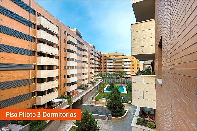 Foto 57a6157b-8a73-403f-8a5c-feb72da1641b. Àtic amb calefacció aparcament piscina a Parque Ayala - Jardín de la Abadía - Huelín Málaga