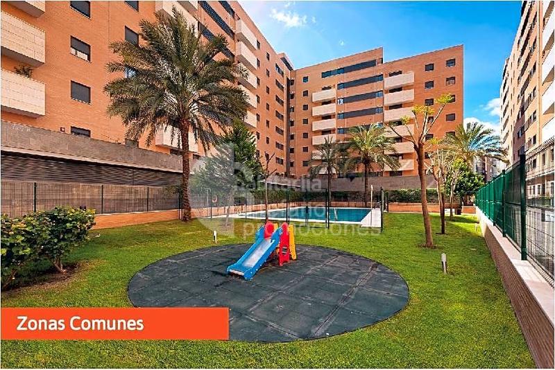 Foto 8a3769fb-f6cd-4065-af06-8c3076f3ad84. Àtic amb calefacció aparcament piscina a Parque Ayala - Jardín de la Abadía - Huelín Málaga