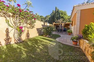 Casa a El Candado. Villa de gran encanto en urbanizacion privada con parcela de 800
