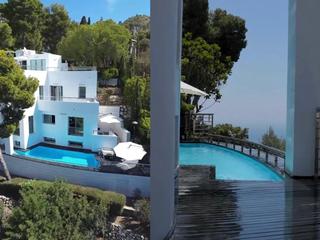 Maison à Pinares de San Antón. Villa de gran exclusividad, con todo lujo de detalles y alta mod