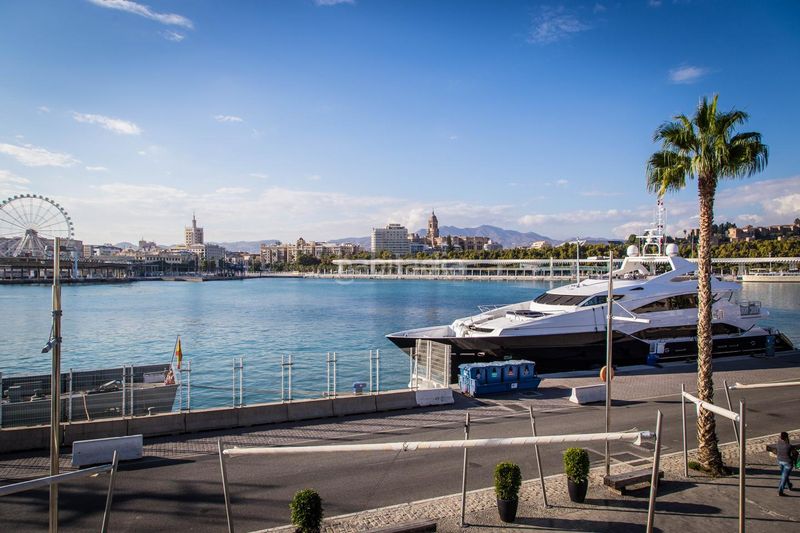 Foto e7b6ad77-b268-4dbd-9934-f0885aadb2b2. Pis amb calefacció aparcament piscina a La Malagueta - Monte Sancha Málaga