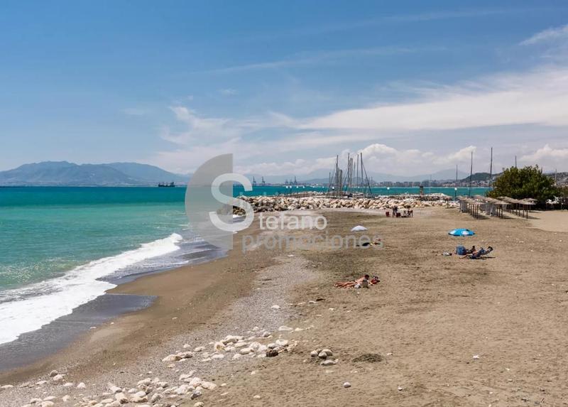 Foto 0613ad9f-dbed-461c-bfba-d7d06d50f143. Maison jumelée avec chauffage parking piscine dans El Candado Málaga