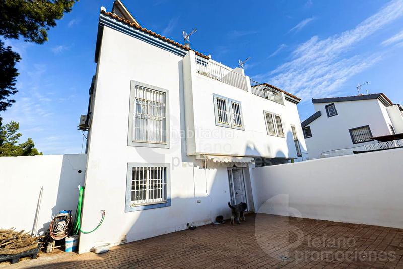 Foto 8b00b49b-ff99-47df-8d06-f068a5edb543. Maison jumelée avec chauffage parking piscine dans El Candado Málaga