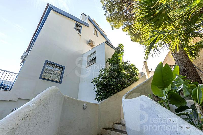 Foto f34fc8c7-182c-48cc-a499-a75cc3a30f2f. Maison jumelée avec chauffage parking piscine dans El Candado Málaga