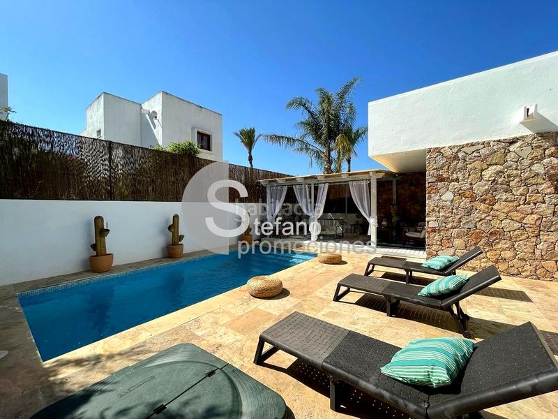 Foto a84982a2-32f8-40a3-a638-cd801214815e. Location maison jumelée avec chauffage parking piscine dans Níjar