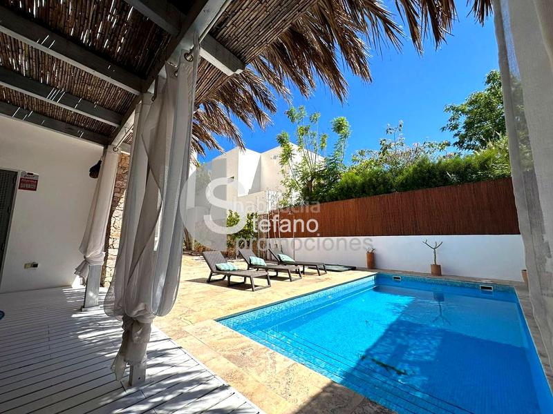 Foto 4ed96f44-384a-484b-86aa-0b9a00e7e0cd. Location maison jumelée avec chauffage parking piscine dans Níjar