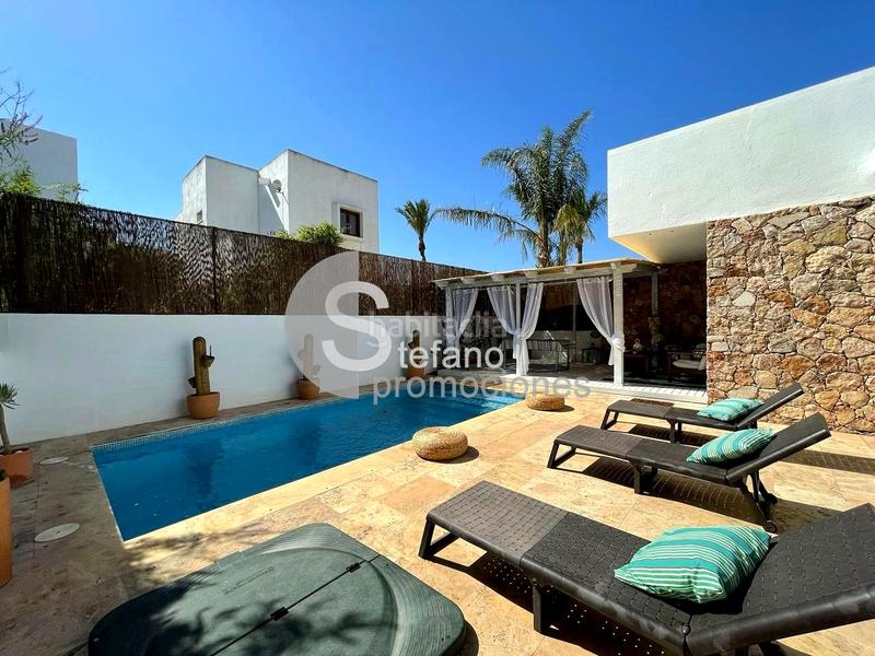 Foto dbdb6fe5-e675-40b7-ae61-2d071e44b085. Location maison jumelée avec chauffage parking piscine dans Níjar