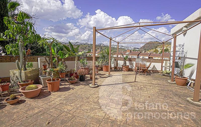 Foto c355d26b-c728-4e18-a069-54511fe913a6. House with parking in Limonar Málaga