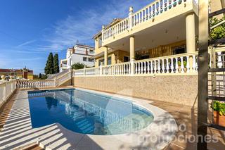 House in La Cala del Moral. Encantadora y exclusiva vivenda, de gran amplitud y en parcela c