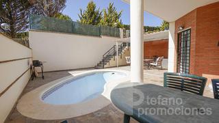 Casa aparellada a Parque Clavero. Señorial y amplia villa en el corazón del limonar, con terraza,
