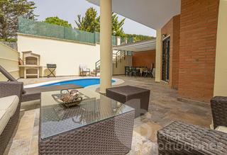 Maison jumelée à Parque Clavero. Señorial y amplia villa en el corazón del limonar, con terraza,