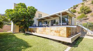 Casa a Pinares de San Antón. Exclusiva villa independiente en málaga este, diseño moderno cúb