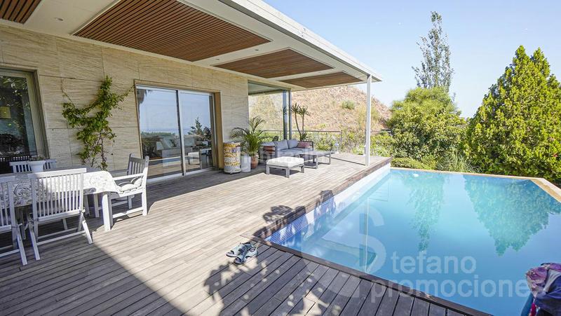 Foto 3bd92cc2-2b5e-4e0b-a50f-a614e6c2c44e. Casa con riscaldamento parcheggio piscina in Pinares de San Antón Málaga