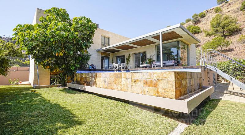 Foto 3de9e355-8795-4646-bdad-959c234c0588. Casa con riscaldamento parcheggio piscina in Pinares de San Antón Málaga